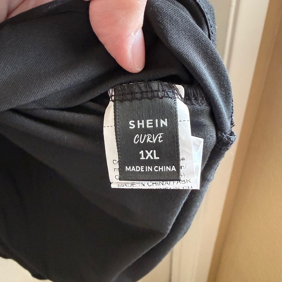 SHEIN Black Long Sleeve Kids Tee with Heart and Leopard Design - Picture 5 of 7